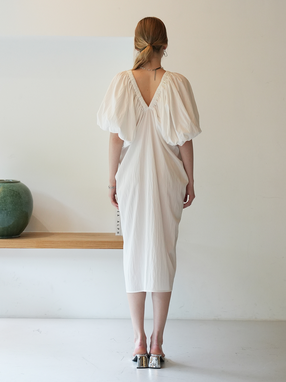 ﻿VIBAN shirring drape midi dress (WHITE)﻿