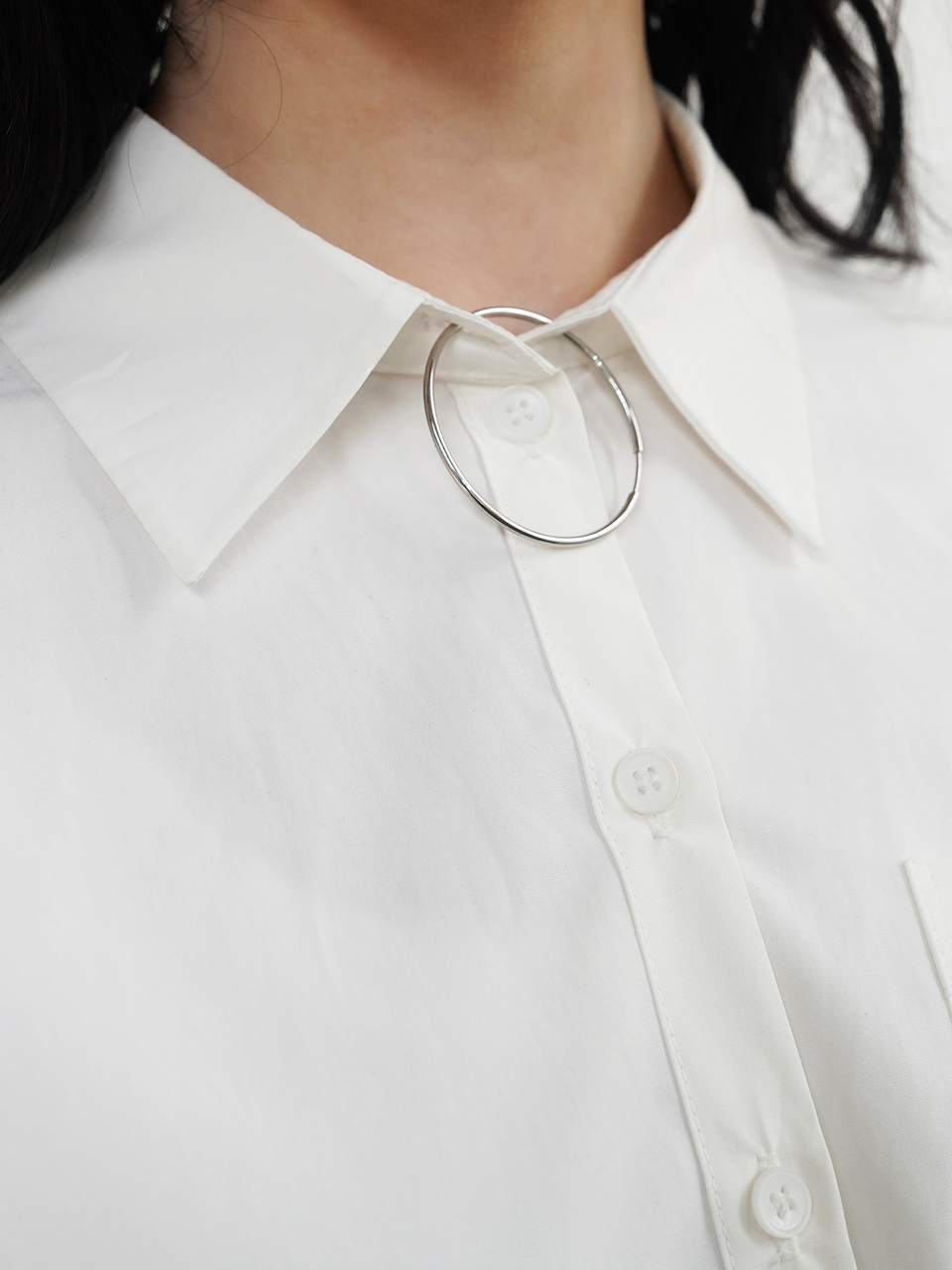 SAINT O-ring &amp; ribbon oversized shirt (WHITE)